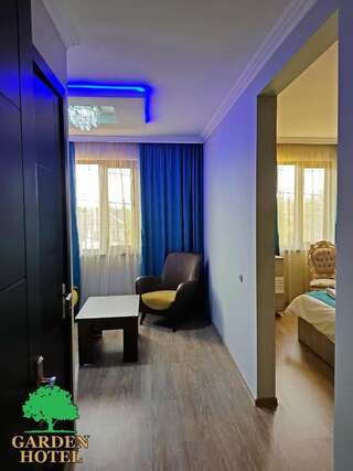 Отель Garden Hotel Кутаиси Бюджетный двухместный номер с 1 кроватью или 2 отдельными кроватями-5