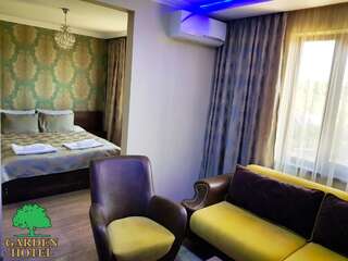 Отель Garden Hotel Кутаиси Бюджетный двухместный номер с 1 кроватью или 2 отдельными кроватями-10