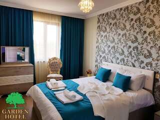 Отель Garden Hotel Кутаиси Бюджетный двухместный номер с 1 кроватью или 2 отдельными кроватями-1