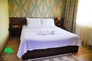 Отель Garden Hotel Кутаиси Бюджетный двухместный номер с 1 кроватью или 2 отдельными кроватями-2